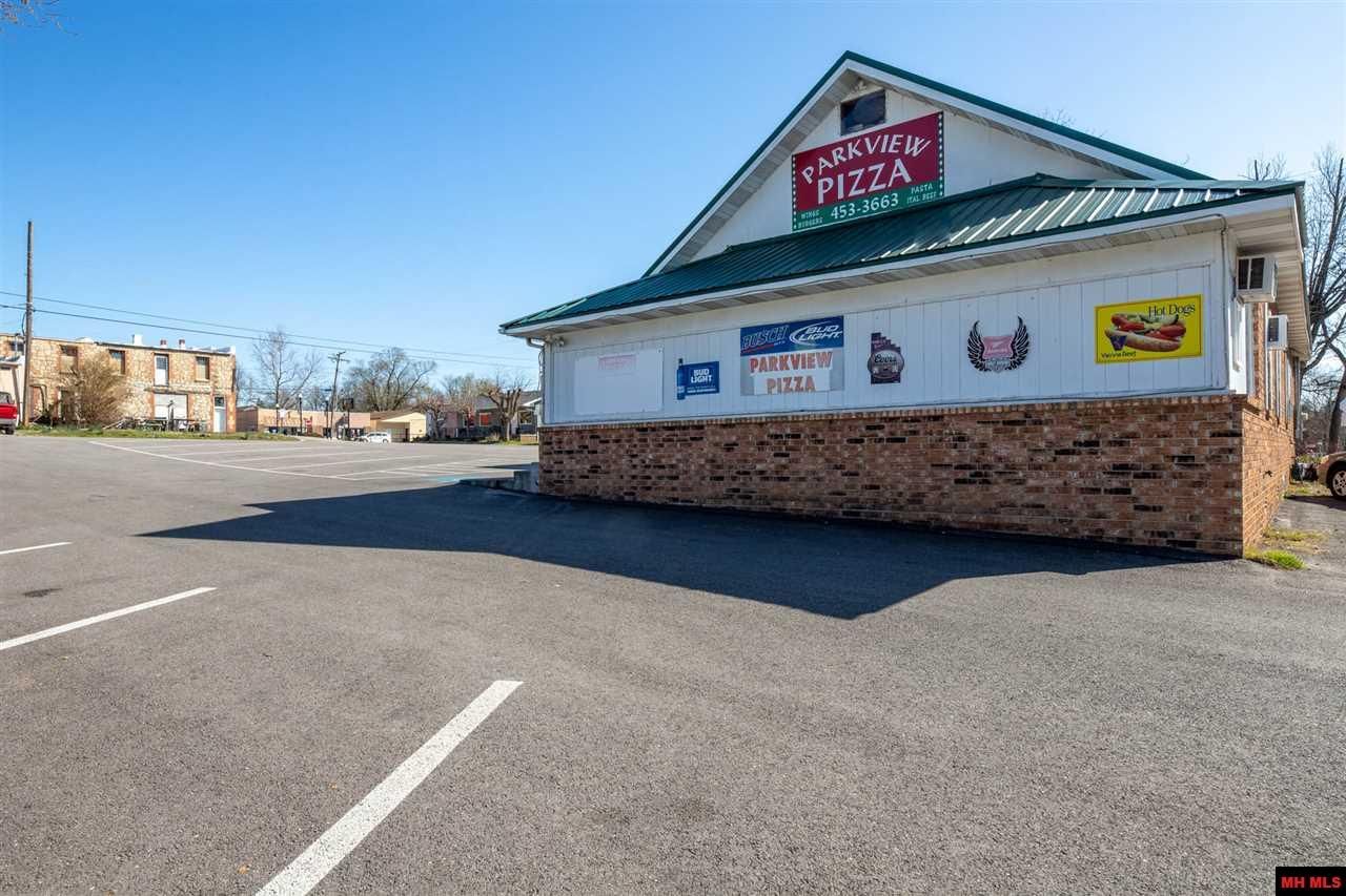 108 S 2nd St, Flippin, AR 72634